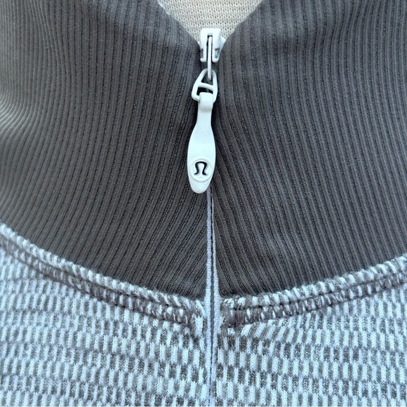 Lululemon Runderful 1/2 Zip Mini Check Pique White
Heathered Slate | Size 6 - Picture 10 of 15